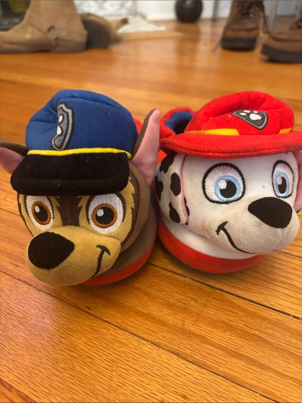 Paw patrol slippers size 9/10